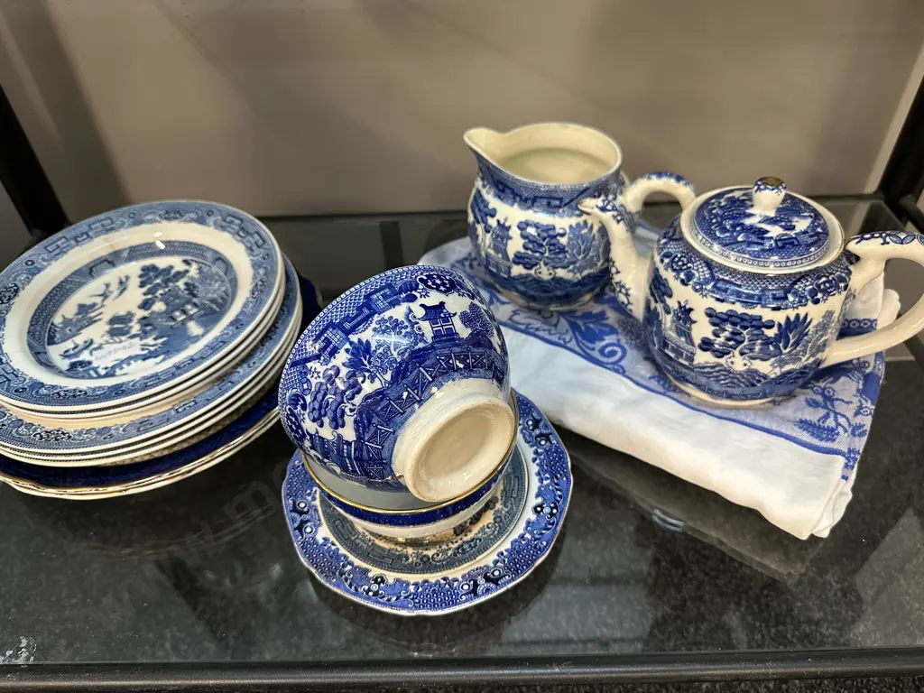 Selection Of Blue & White Flo Ware Including Tea pot Etc  Image 1++