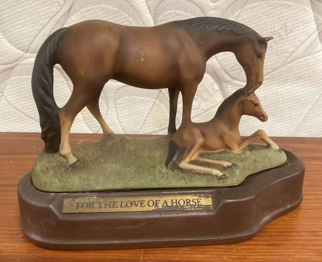Vintage Sealed Jim Beam Liquor Decanter 'For the Love Of a Horse' Figural Display, 1981, 20 x 30cm Image 1++