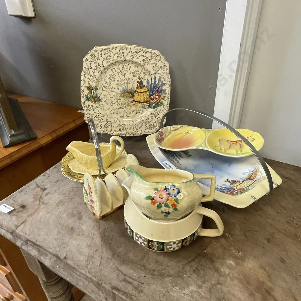 Assorted Vintage Collectable English China items Image 1++