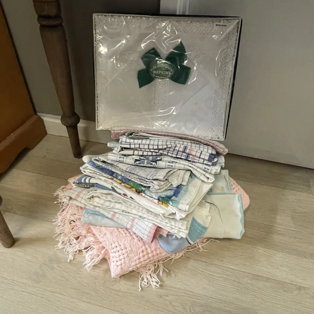 Assorted Vintage Linen Image 1++