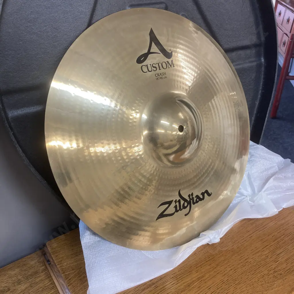 Zildjian 18" A Custom Crash Brilliant In a Sabian Cymbal 2 Piece Hard Shell Case Image 1++