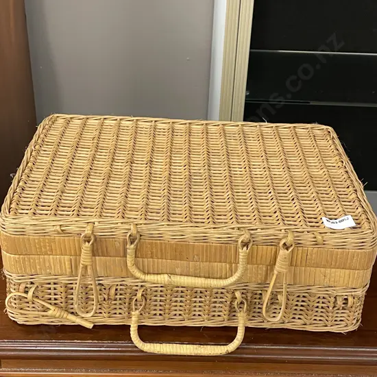 Wicker Picnic Basket with Picnic plates, cups etc