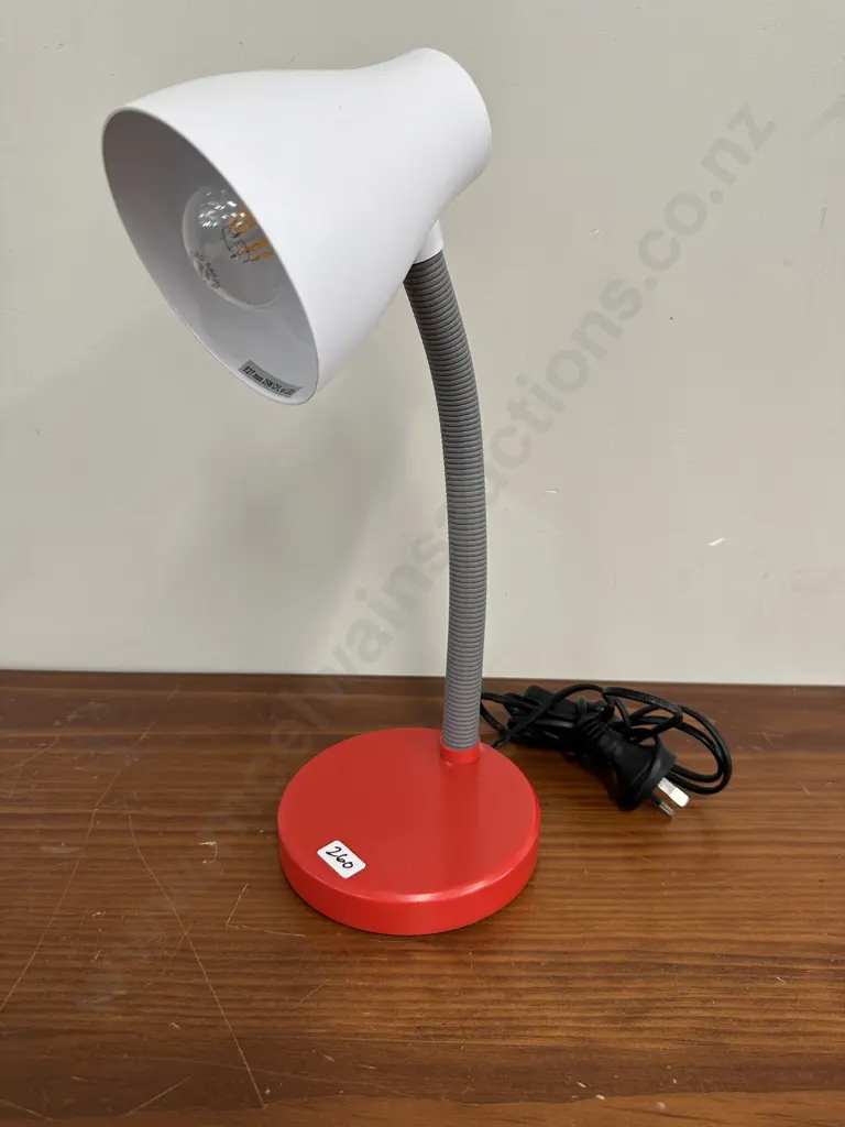 Retro Desk Lamp Model Plu73482 Mac Red Image 1++