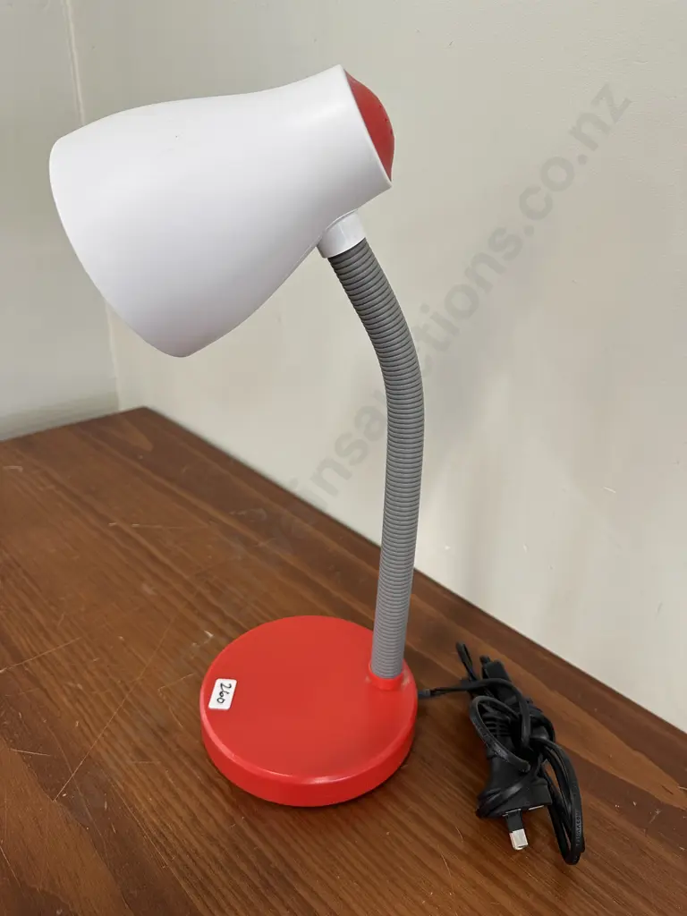 Retro Desk Lamp Model Plu73482 Mac Red Image 1++
