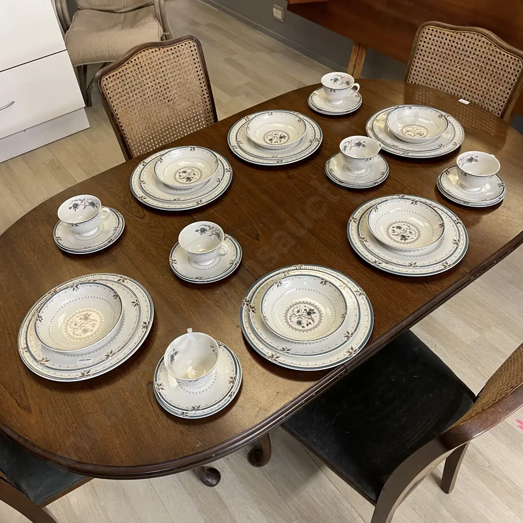 Royal Doulton Old Colony Dinnerset Image 1++