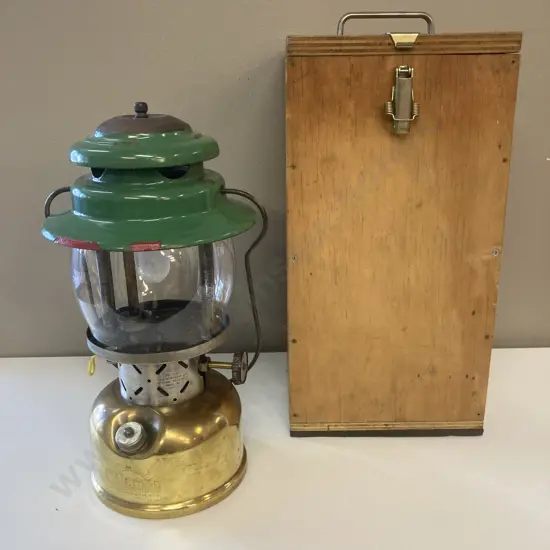 1948 COLEMAN #257 "EMPIRE" Kerosene Lantern (Kero / White Spirits), 500 C.P In Custom Storage Box