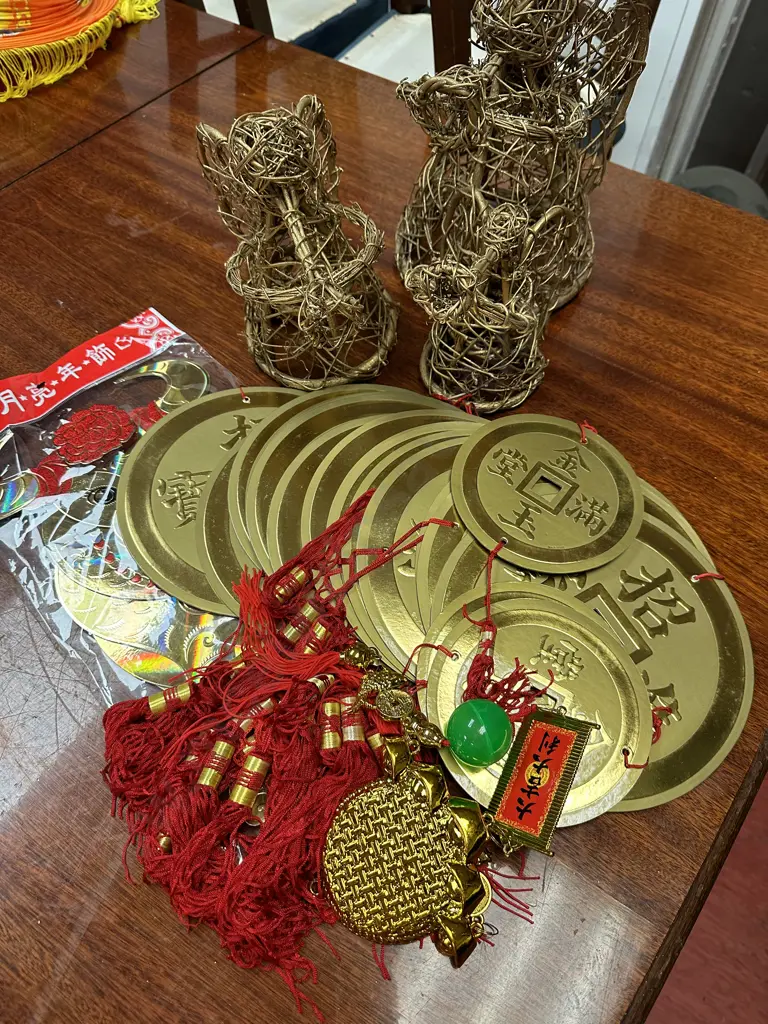 Gold Painted Wicker Angels With Trumpets & Chinese Celebration Decorations Image 1++