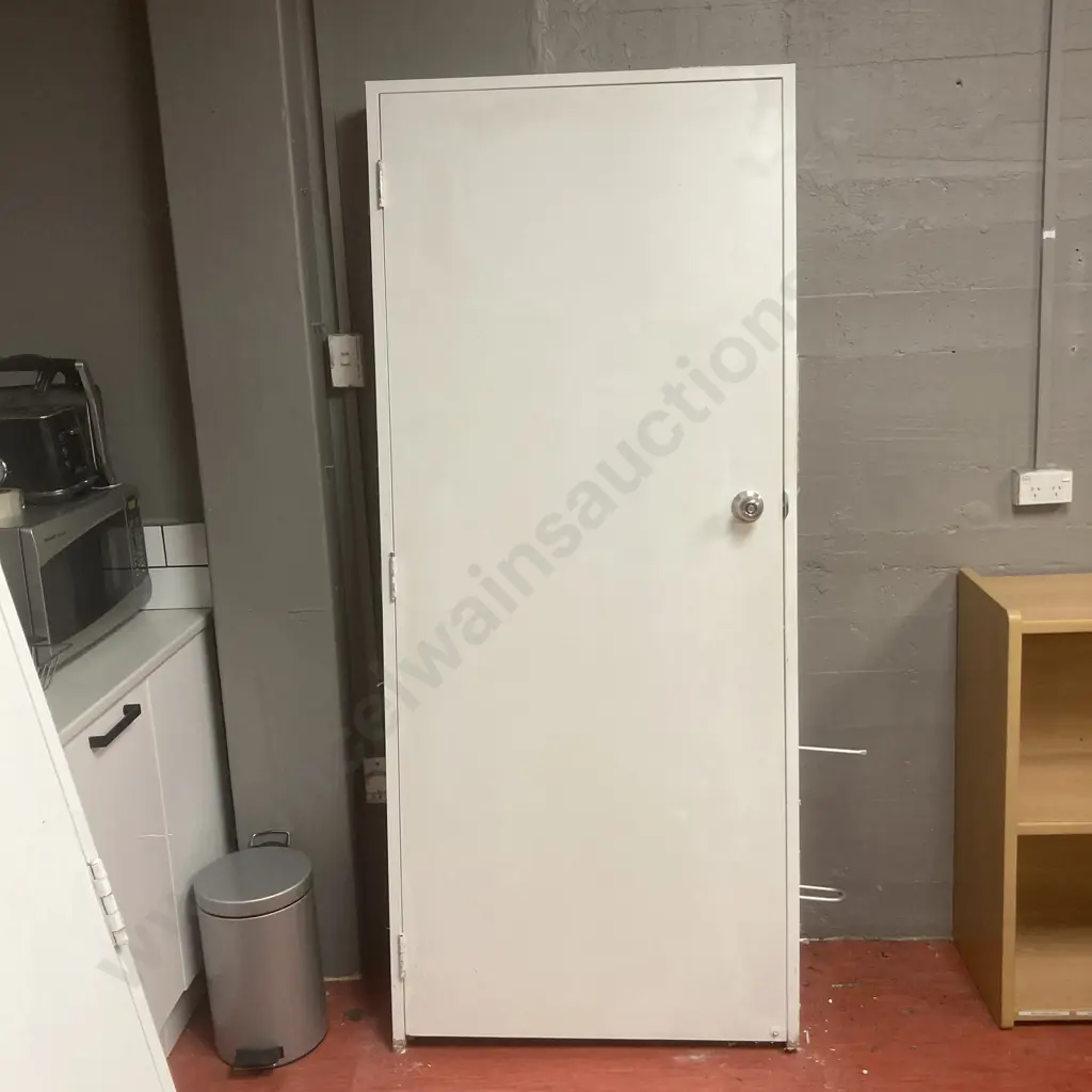 Pair of Internal Doors & Frames 203 x 87cm (As Found) Image 1++