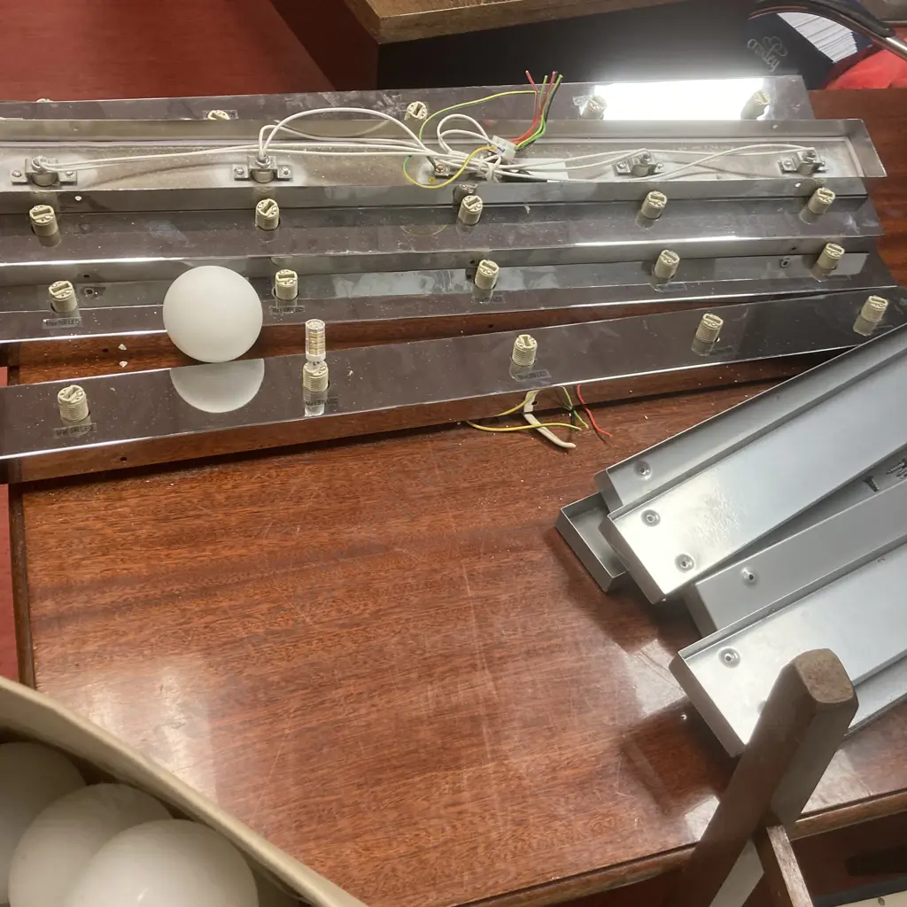 Lot of 8 x Belair Chrome 5 Light Vanity Lights (5W Led) & 6 x 90 x 120cm Mirrors Image 1++