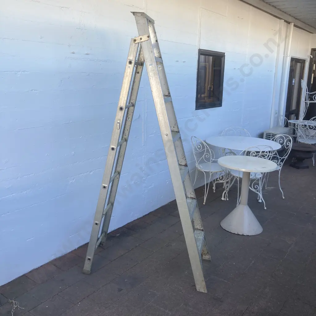 Aluminium Ladder, Wholesale & Industrial Supplies, 1.98m, 7 Step (Missing Safety Catch) Image 1++