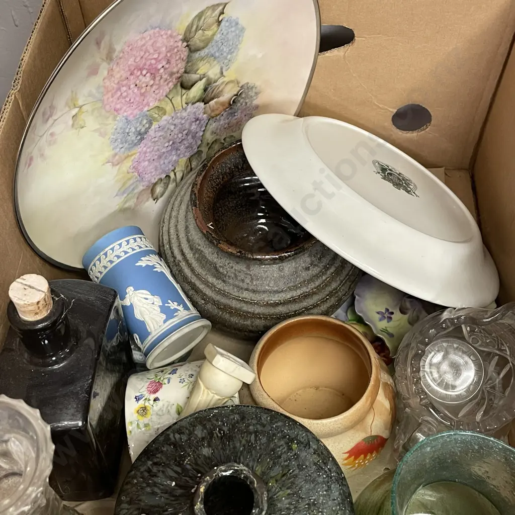 Box lot of Assorted items Image 1++