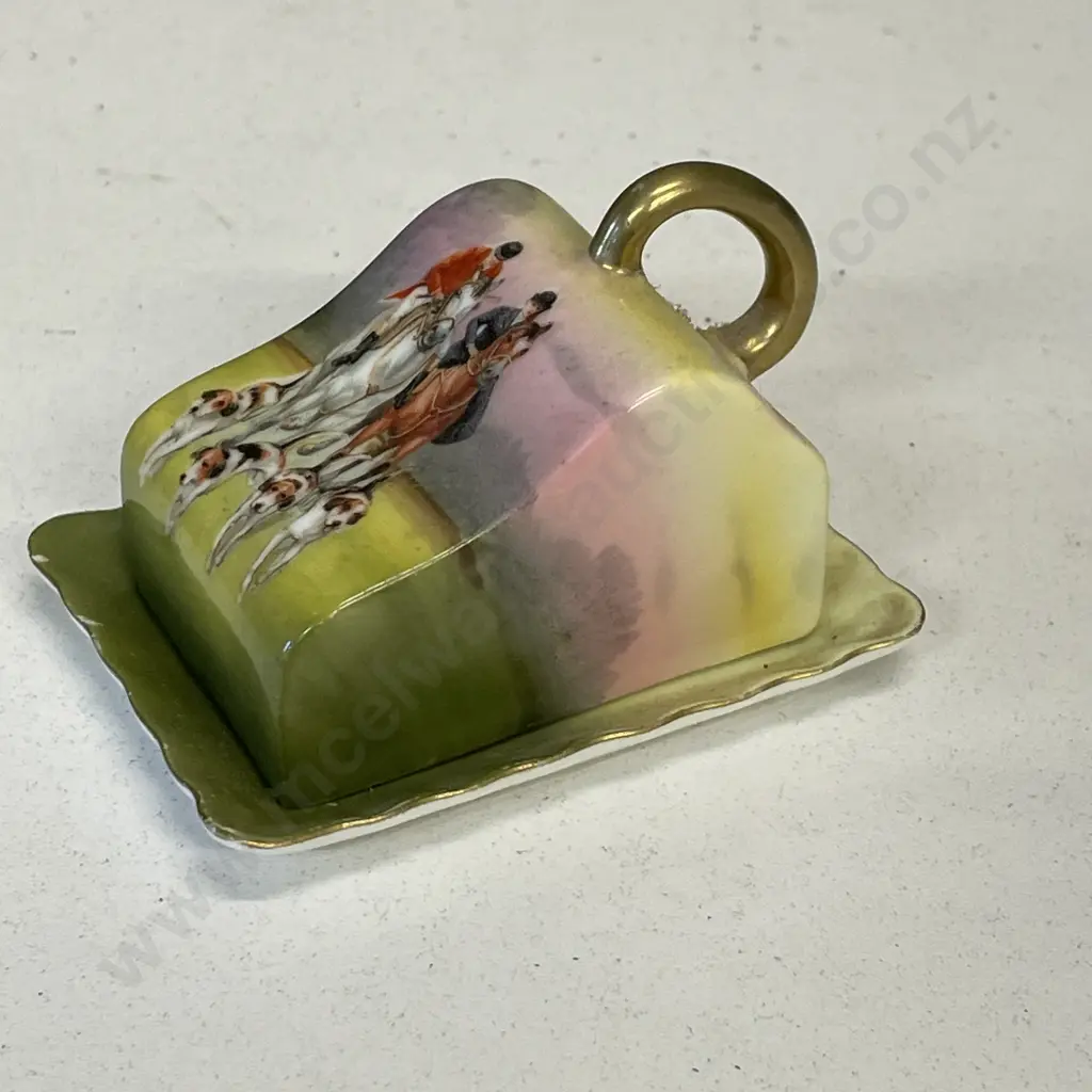 Royal Bayreuth Miniature Cheese Keep with Hunting Scene Image 1++