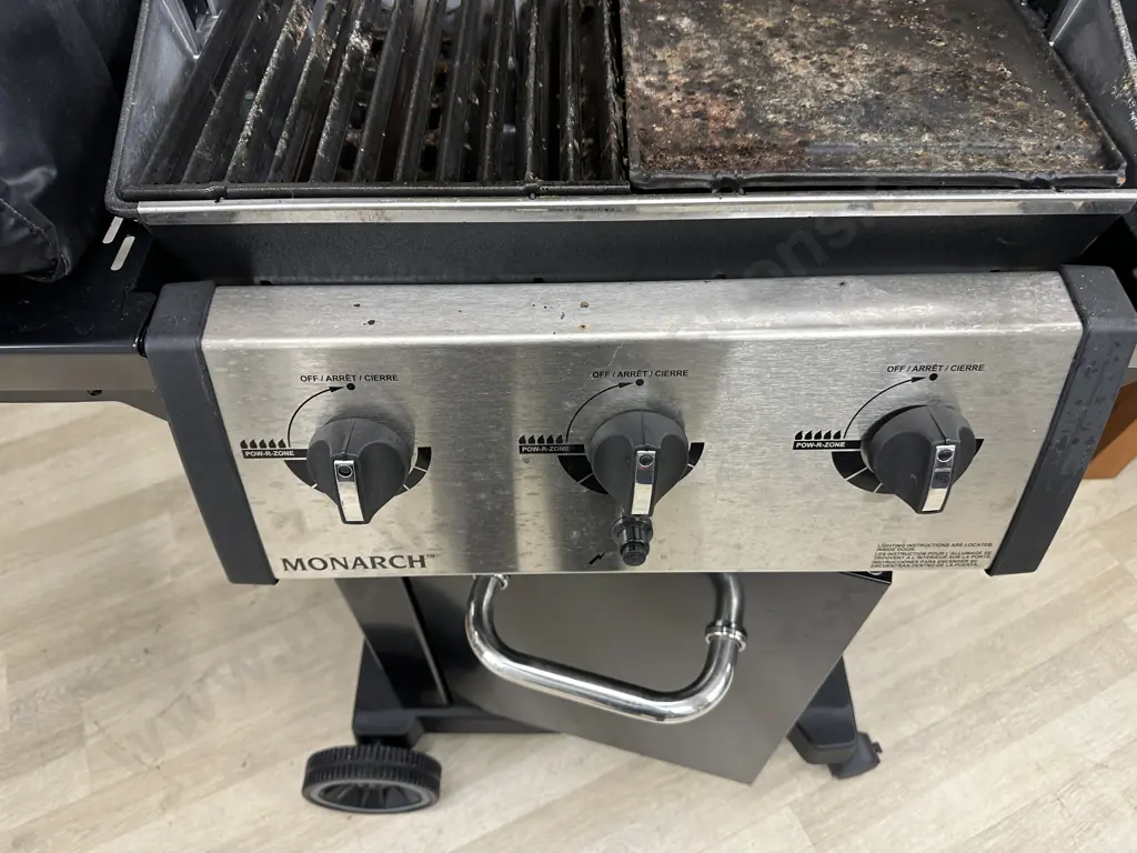 Broil King Monarch BBQ With Gas Bottle & Cover (Cover is Ripped) Image 1++