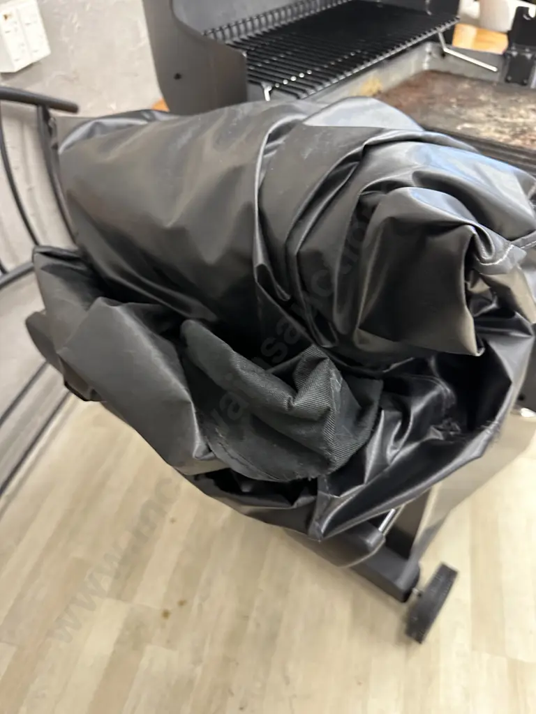 Broil King Monarch BBQ With Gas Bottle & Cover (Cover is Ripped) Image 1++