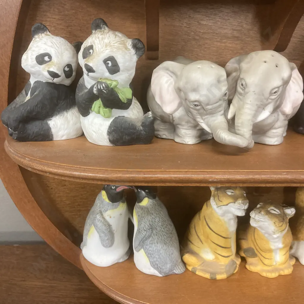 Vintage Franklin Mint Noahs Ark Salt & Pepper Shakers (1987) Wooden Ark Stand With 24 Ceramic Salt & Pepper Shakers Image 1++