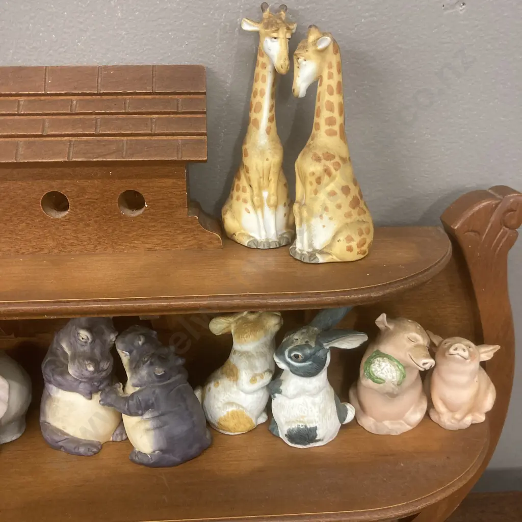 Vintage Franklin Mint Noahs Ark Salt & Pepper Shakers (1987) Wooden Ark Stand With 24 Ceramic Salt & Pepper Shakers Image 1++