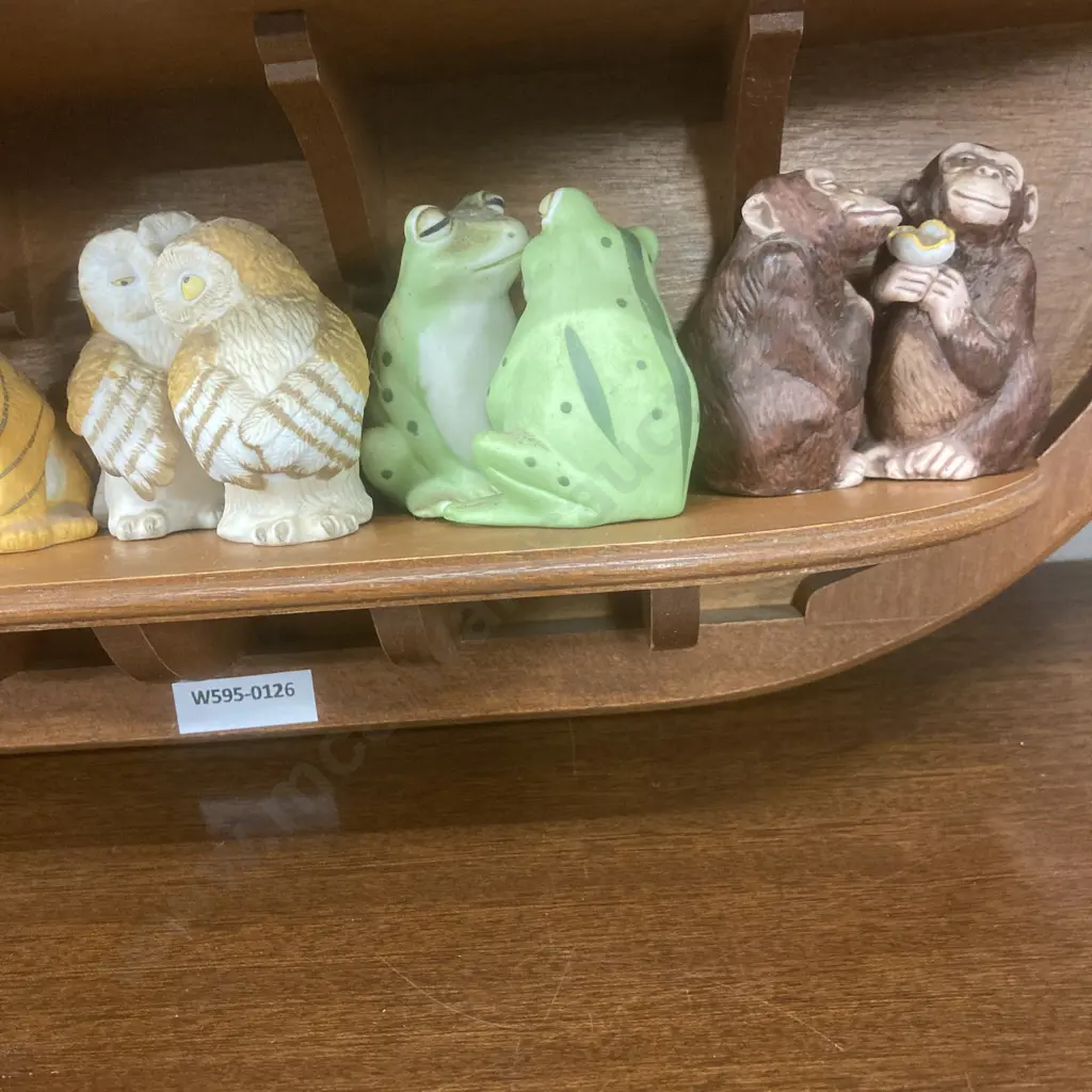 Vintage Franklin Mint Noahs Ark Salt & Pepper Shakers (1987) Wooden Ark Stand With 24 Ceramic Salt & Pepper Shakers Image 1++