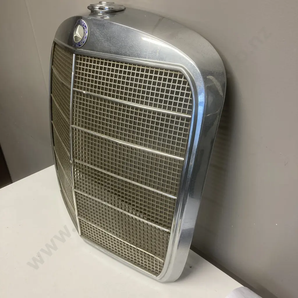 Vintage Mercedes Benz Grill Image 1++