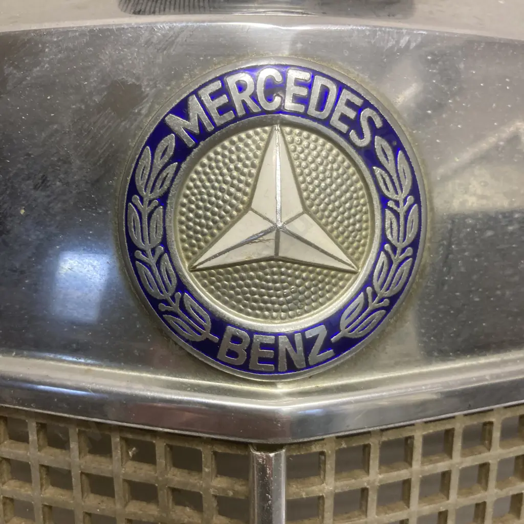 Vintage Mercedes Benz Grill Image 1++