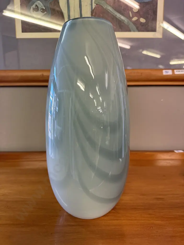 Contemporay Art Glass Vase Swirl Detail H30cm. Image 1++