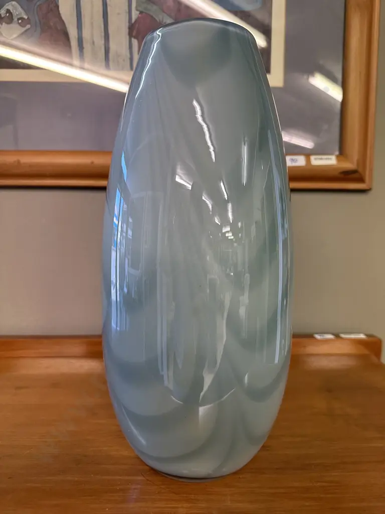 Contemporay Art Glass Vase Swirl Detail H30cm. Image 1++