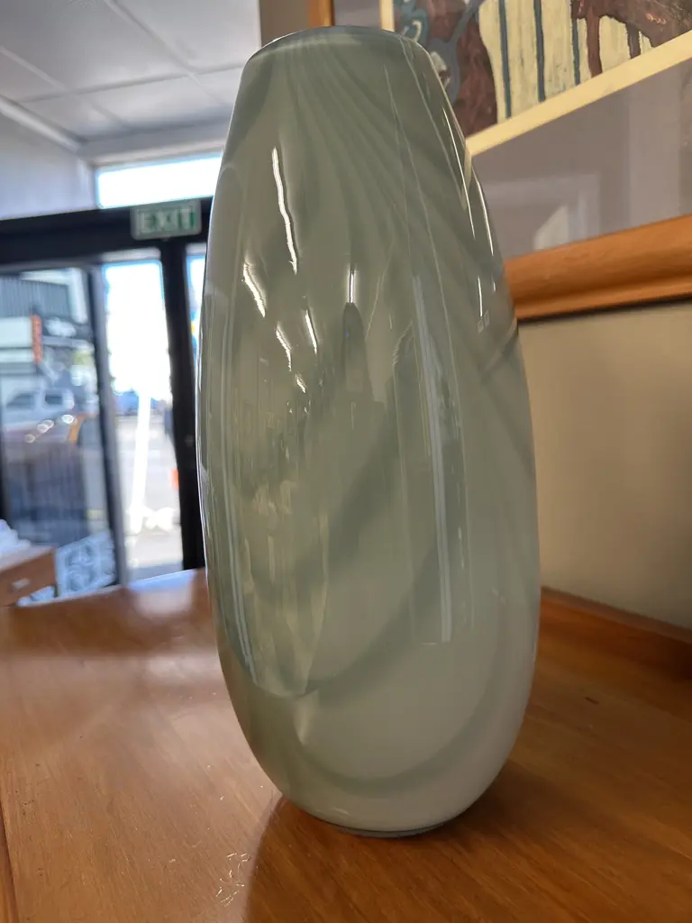 Contemporay Art Glass Vase Swirl Detail H30cm. Image 1++