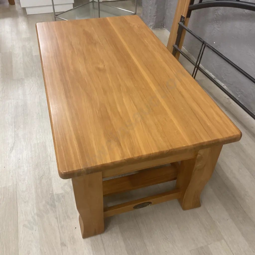Living Style Furniture Solid Rimu Coffee Table, Curved Legs, Magazine Shelf At Base, H42 W100 D54cm Image 1++