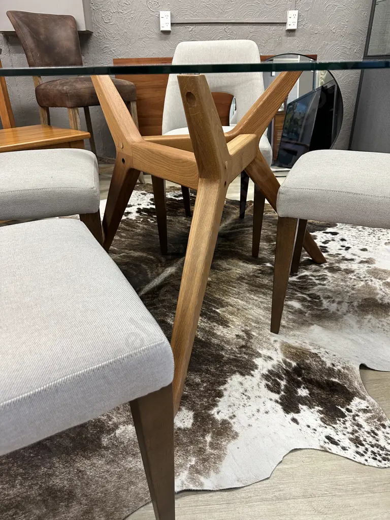 Round Glass Top Table (DIa130cm) With Oak Tri Leg Base & 4 Cream Fleck Chairs (Ex Freedom Furniture) Image 1++