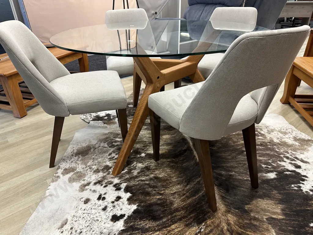 Round Glass Top Table (DIa130cm) With Oak Tri Leg Base & 4 Cream Fleck Chairs (Ex Freedom Furniture) Image 1++