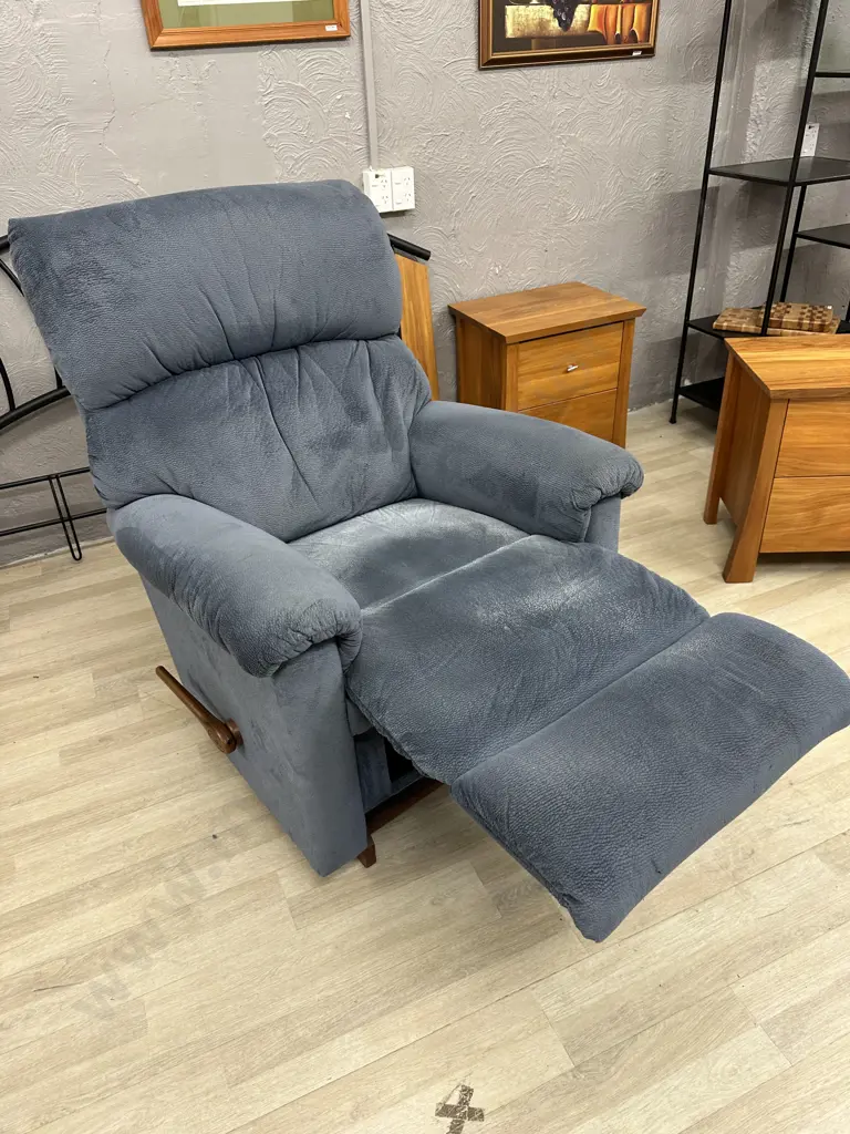Pale Blue La-Z-Boy Recliner - Gents Size Image 1++
