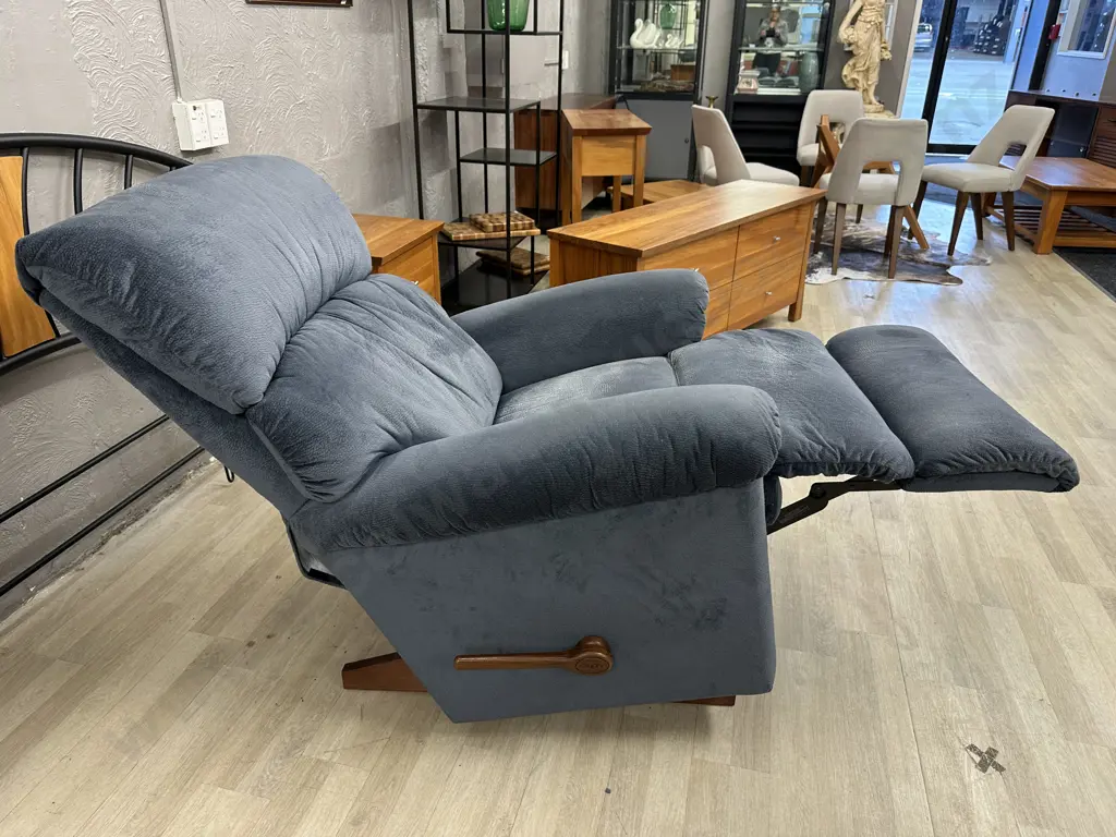 Pale Blue La-Z-Boy Recliner - Gents Size Image 1++