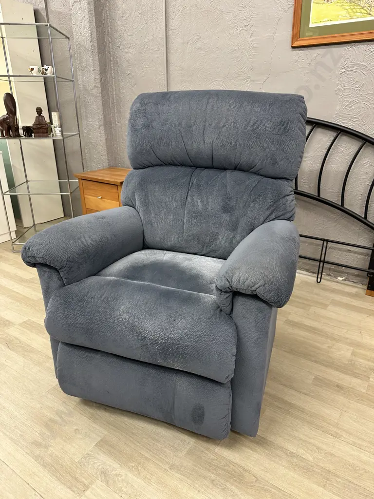 Pale Blue La-Z-Boy Recliner - Gents Size Image 1++