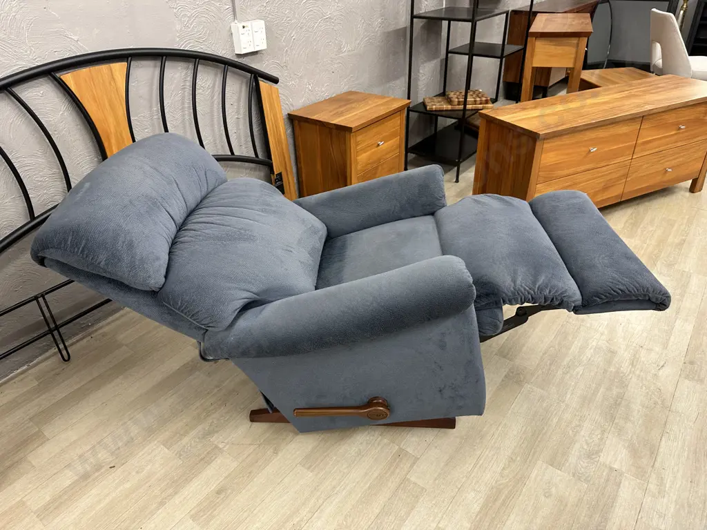 Pale Blue La-Z-Boy Recliner - Ladies Size Image 1++