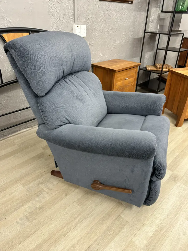 Pale Blue La-Z-Boy Recliner - Ladies Size Image 1++