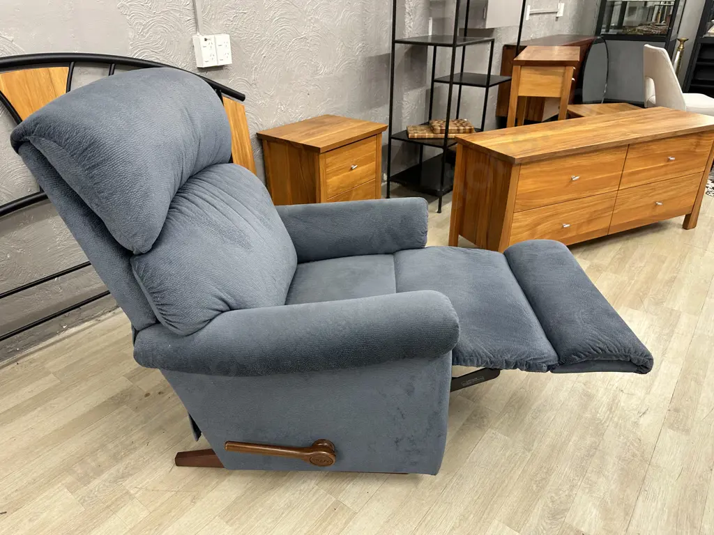 Pale Blue La-Z-Boy Recliner - Ladies Size Image 1++