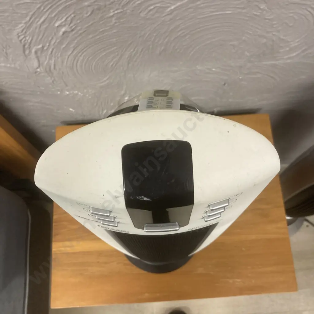 Delonghi Ceramic Technology Heater With Remote Control Image 1++