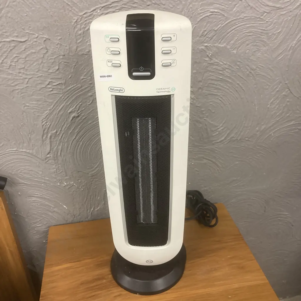 Delonghi Ceramic Technology Heater With Remote Control Image 1++