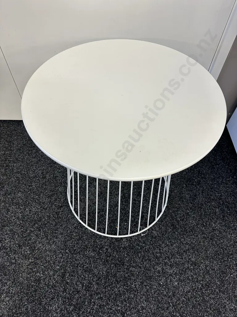 White Round Wire table, 50 x 50cm Image 1++