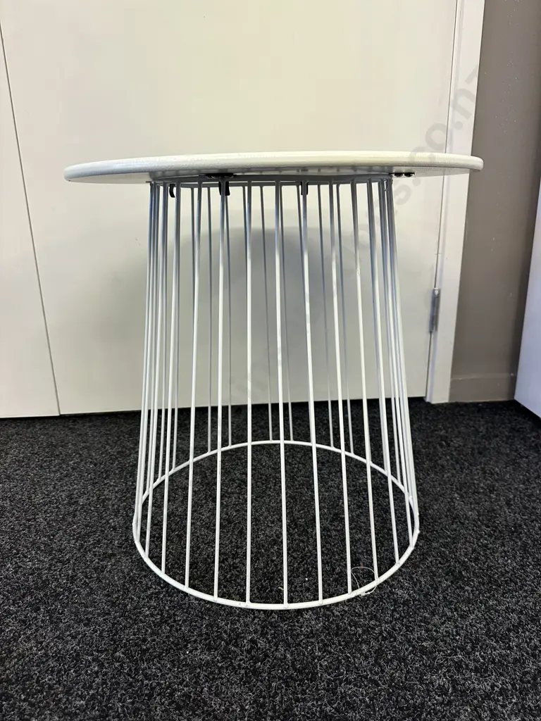 White Round Wire table, 50 x 50cm Image 1++