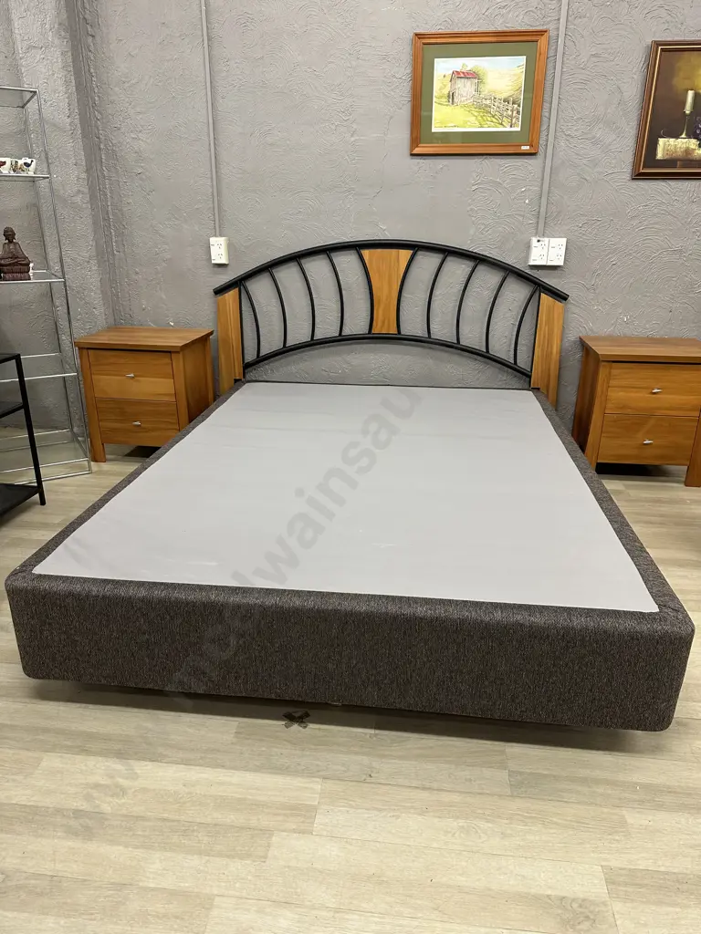 Queensize Bed - Sleepyhead Chiropractic HD Tolaga Mattress & Base (Stained) Image 1++