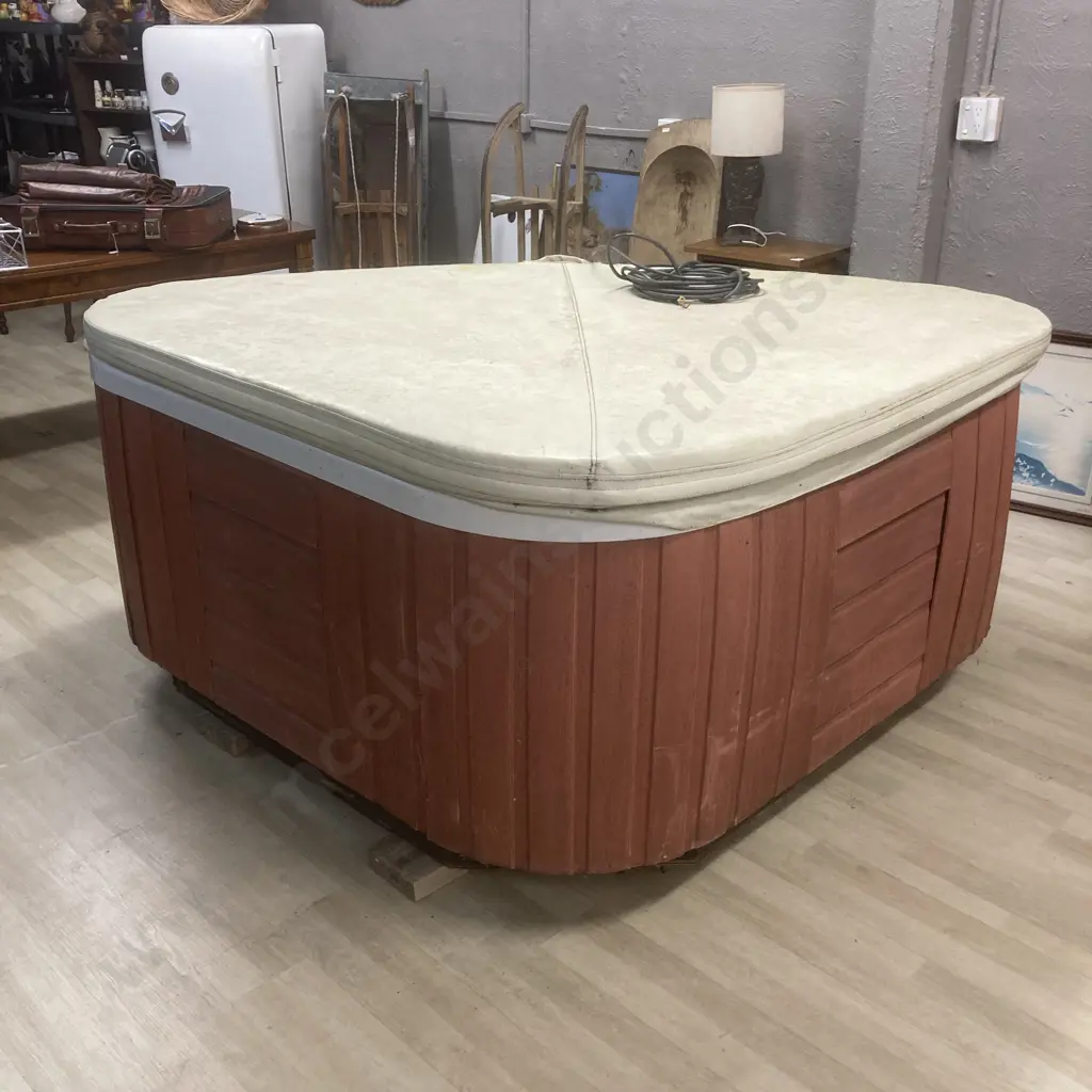 Hot Spring Spas Solana Spa With Owners Manual & Pool Cover, Model 23335, Purchased 9th August 2001 (Sold As Is Where Is) Image 1++