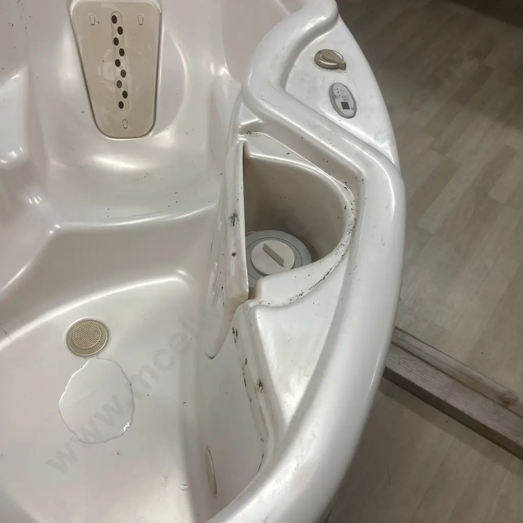 Hot Spring Spas Solana Spa With Owners Manual & Pool Cover, Model 23335, Purchased 9th August 2001 (Sold As Is Where Is) Image 1++