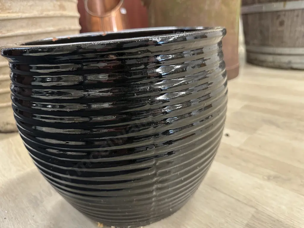 Medium Size Black Jardinere Ribbed Planter, 26 x 28cm Image 1++