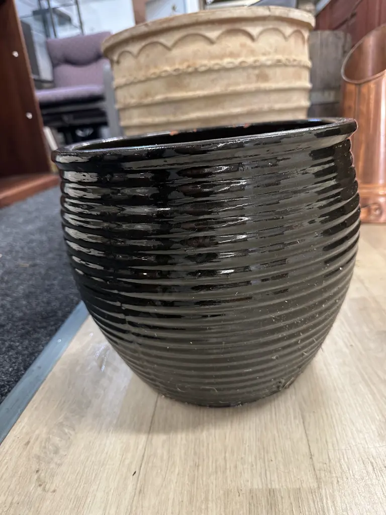 Medium Size Black Jardinere Ribbed Planter, 26 x 28cm Image 1++