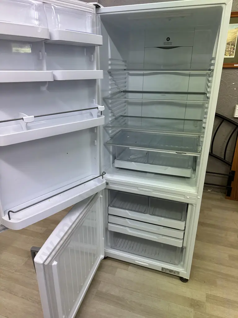 Fisher & Paykel ActiveSmart 442 Litre Fridge Freezer - Model E442BLE4, #EPG799653 Image 1++