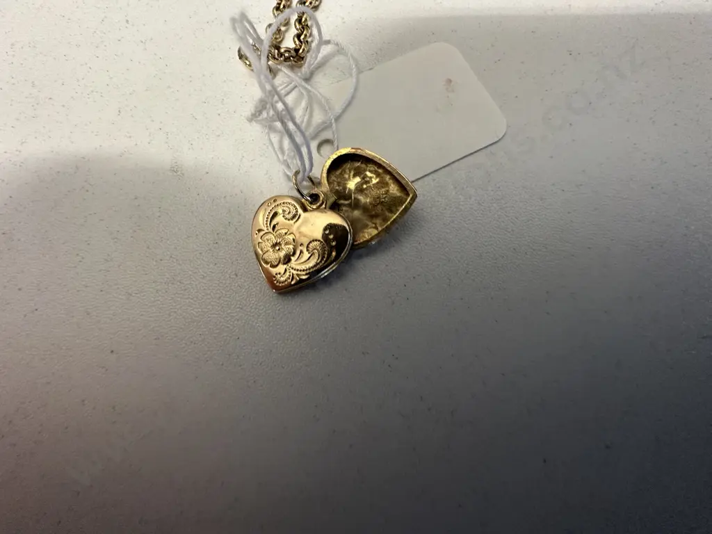 375 Gold Heart Shaped Locket Pendant With Small Stamped Gold Chain Image 1++
