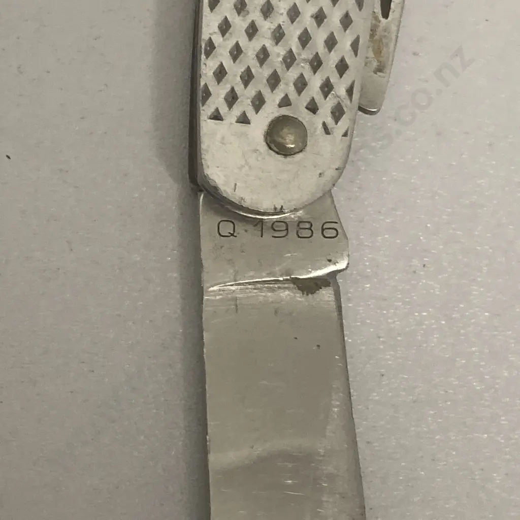 Vintage 1986 U.S. Military Utility Folding Pocket Knife. Stamped Q 1986 Image 1++