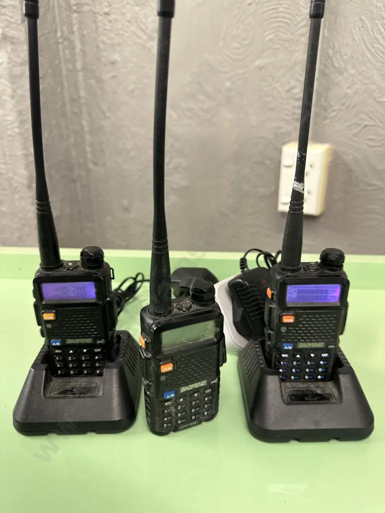 3 x Baofeng UV-5R Walkie Talkies With 2 x Charging Cradles Image 1++