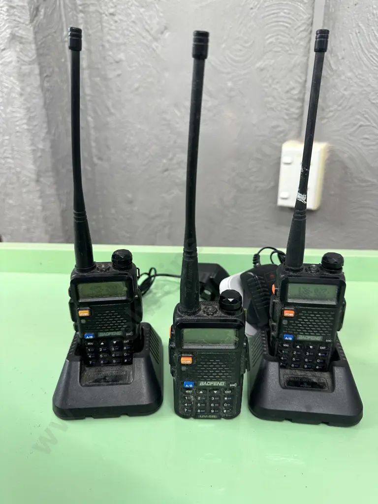 3 x Baofeng UV-5R Walkie Talkies With 2 x Charging Cradles Image 1++