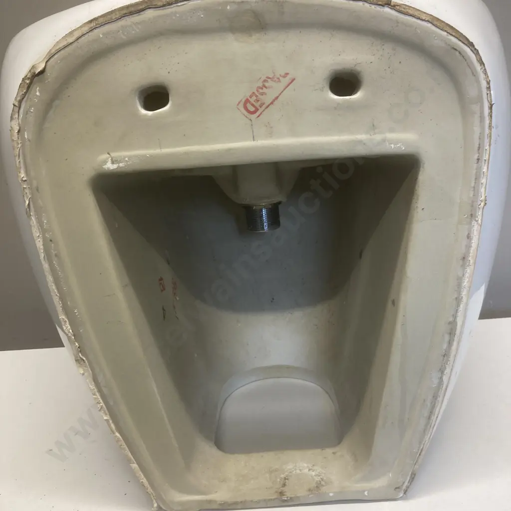 Wall Mount Porcelain Basin Image 1++